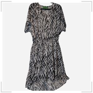 Pre -owned  Logo by LORi  Goldstein Elegant Black and White Patterned Dress